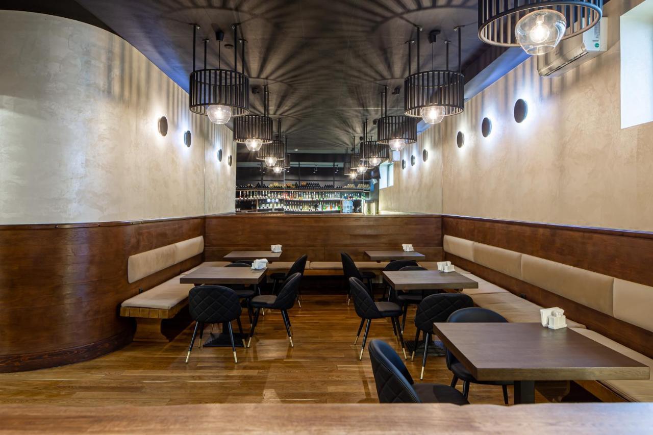 Nebos Hotel & Restaurant 伊万诺-弗兰科夫斯克 外观 照片
