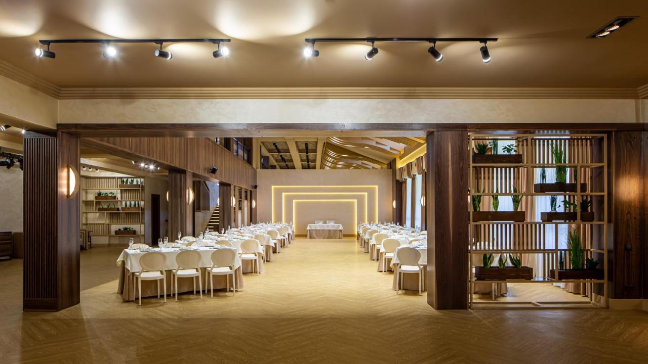 Nebos Hotel & Restaurant 伊万诺-弗兰科夫斯克 外观 照片